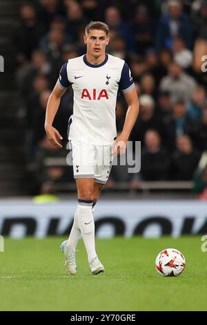Londra, Regno Unito. 26 settembre 2024. Il difensore del Tottenham Hotspur Micky van de Ven (37) durante la partita del Tottenham Hotspur FC contro Qarabag FK Europa League turno 1 al Tottenham Hotspur Stadium, Londra, Inghilterra, Regno Unito il 26 settembre 2024 Credit: Every Second Media/Alamy Live News Foto Stock