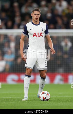 Londra, Regno Unito. 26 settembre 2024. Il difensore del Tottenham Hotspur Micky van de Ven (37) durante la partita del Tottenham Hotspur FC contro Qarabag FK Europa League turno 1 al Tottenham Hotspur Stadium, Londra, Inghilterra, Regno Unito il 26 settembre 2024 Credit: Every Second Media/Alamy Live News Foto Stock