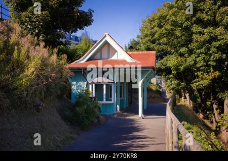 Riparo quattro sul mare su South Cliff a Scarborough Foto Stock