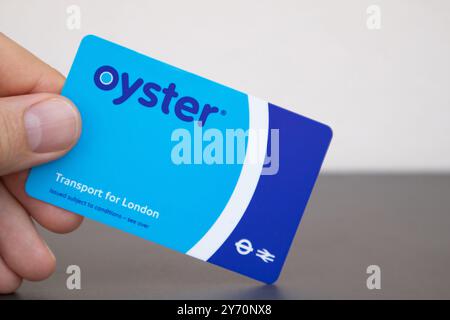 Londra, Regno Unito - 20 settembre 2024: Tessera di trasporto "Oyster" a Londra Foto Stock