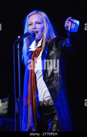 Milano Italia 02/10/2006: Patty Pravo, cantante italiana, durante il concerto dal vivo al Teatro Smeraldo Foto Stock