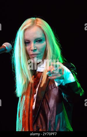 Milano Italia 02/10/2006: Patty Pravo, cantante italiana, durante il concerto dal vivo al Teatro Smeraldo Foto Stock