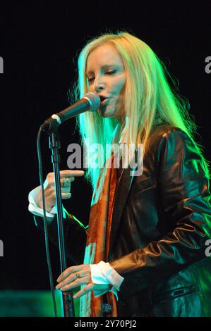 Milano Italia 02/10/2006: Patty Pravo, cantante italiana, durante il concerto dal vivo al Teatro Smeraldo Foto Stock