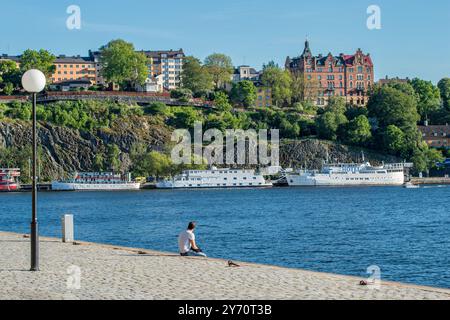 Vista dall'isola Riddarholmen verso Mariaberget e Södermalm a Stoccolma, Svezia. Foto Stock