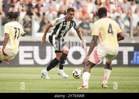 Juventus&#x2019; Danilo durante l'amichevole di calcio pre-stagione tra Juventus e Juvetus Next Gen allo stadio Allianz di Torino, Italia nord-occidentale - martedì 6 agosto 2024. Sport - calcio . (Foto di Marco Alpozzi/Lapresse) Foto Stock