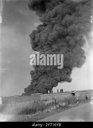 Scarico degli pneumatici - Slades green . Gennaio 1946 Foto Stock