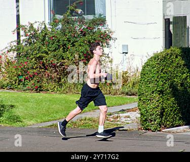 Glasgow, Scozia, Regno Unito. 27 settembre 2024. Meteo nel Regno Unito: Soleggiato nel centro della città. Credit Gerard Ferry/Alamy Live News Foto Stock