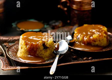 budino con caramello. messa a fuoco selettiva Foto Stock