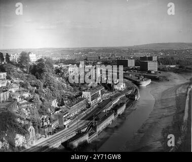 Vista di Bristol dal Ponte di Clifton 20 luglio 1953 Foto Stock