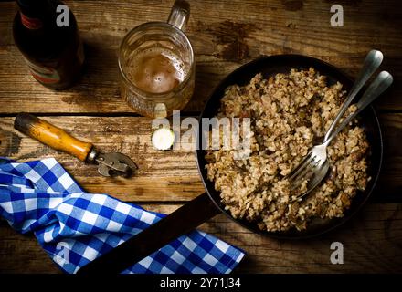 riso sporco. stile rustico. vista dall'alto. messa a fuoco selettiva Foto Stock