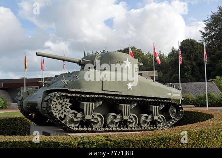 Un carro armato d'assalto canadese Grizzly M4A5 basato sul carro armato M4A1 Sherman, esposto al Memorial Museum of the Battle of Normandy, Bayeux Foto Stock