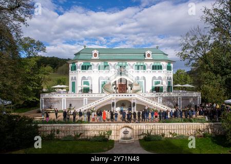 Cesky Krumlov, Repubblica Ceca. 27 settembre 2024. Cerimonia di apertura della casa estiva Bellarie nel giardino del castello dopo diversi anni di ricostruzione, a Cesky Krumlov, Repubblica Ceca, 27 settembre 2024. Crediti: Vaclav Pancer/CTK Photo/Alamy Live News Foto Stock