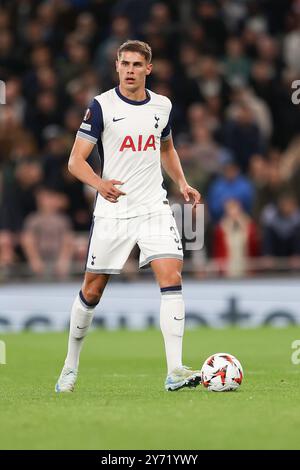 Londra, Regno Unito. 26 settembre 2024. Il difensore del Tottenham Hotspur Micky van de Ven (37) durante la partita del Tottenham Hotspur FC contro Qarabag FK Europa League turno 1 al Tottenham Hotspur Stadium, Londra, Inghilterra, Regno Unito il 26 settembre 2024 Credit: Every Second Media/Alamy Live News Foto Stock