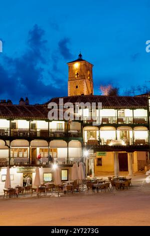 Plaza Mayor, Vista notte. A Chinchon, provincia di Madrid, Spagna. Foto Stock