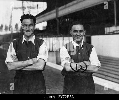 Squadra di calcio dell'Arsenal, stagione 1947-1948. I sottomenzionati giocatori della squadra di calcio dell'Arsenal sono tra quelli che probabilmente faranno regolarmente apparizioni nei primi 11 durante la stagione in corso. Joshua Walter 'Paddy' Sloan Brynmor Jones, in avanti (Galles internazionale) 4 novembre 1947 Foto Stock