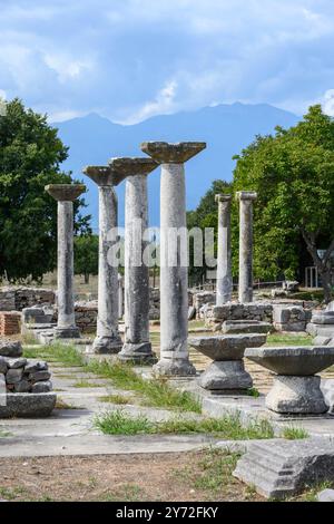 Colonne del foro nell'antica città di Filippi. Vicino a Kavala nella Macedonia orientale, Grecia settentrionale. Foto Stock