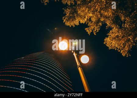 Visione notturna delle torri di fiamma. Baku, Azerbaigian. Foto Stock