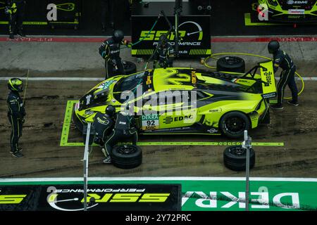 Spielberg, Austria. 27 settembre 2024. SPIELBERG, AUSTRIA - 27. Settembre: Mirko Bortolotti dall'Italia nella sua Lamborghini Huracan GT3 EVO2 by SSR Performance durante un pit stop di performance durante la sessione di allenamento DTM al Red Bull Ring il 27 settembre 2024 a Spielberg, Austria.240927 SEPA 25 006 - 20240927 PD7790 credito: APA-PictureDesk/Alamy Live News Foto Stock