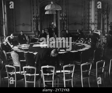 Oggi, lunedì, alla vigilia della conferenza sulla Palestina, i membri della delegazione britannica Heighington Lancaster House, St James's, Londra, incontreranno delegati di 7 nazioni arabe, Egitto, Iraq, Siria, Libano, Arabia Saudita, Yemen e Transgiordania. Organizzeranno un ordine del giorno per la conferenza che aprirà domani, martedì, a Lancaster House. L'agenzia ebraica e gli alti dirigenti arabi in Palestina hanno rifiutato di partecipare alle riunioni, e un certo numero di leader ebrei non ufficiali non hanno ancora risposto agli inviti rivolti loro dal governo. L'immagine mostra: Un'occhiata alla co Foto Stock