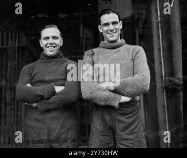 Arsenale 1946-47. Arsenals da sinistra a destra, retroguardia destra Laurie Scott e ala Ian McPherson. 9 settembre 1946 Foto Stock