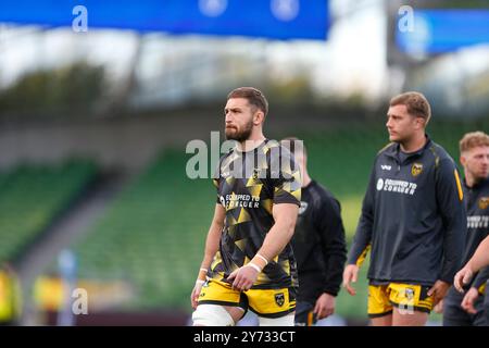 Aviva Stadium, Dublino, Irlanda. 27 settembre 2024. United Rugby Championship, Leinster Versus Dragons; la squadra dei Dragons ispeziona il campo prima del calcio d'inizio Credit: Action Plus Sports/Alamy Live News Foto Stock