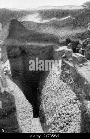 Le mura di Gerico dissotterrarono : scoperte della città che cadde davanti alla tromba di Giosuè . Le mura esterne della città , che mostrano tutte e tre le fasi di costruzione dopo gli scavi della Deutsche Orient-Gesellschaft 1909 Foto Stock