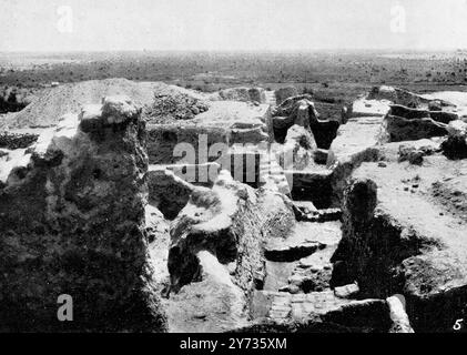 Le mura di Gerico dissotterrarono : scoperte della città che cadde davanti alla tromba di Giosuè . Una vista che mostra la spessa parete interna e la parete esterna più sottile della cittadella dopo gli scavi della Deutsche Orient-Gesellschaft 1909 Foto Stock