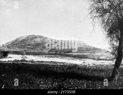 Le mura di Gerico dissotterrarono : scoperte della città che cadde davanti alla tromba di Giosuè . La parte meridionale del colle Jericho , da sud-ovest dopo gli scavi della Deutsche Orient-Gesellschaft 1909 Foto Stock