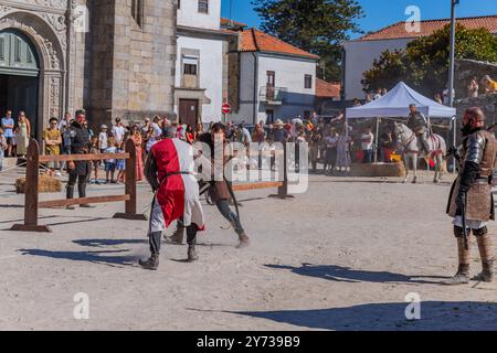 Caminha, Portogallo - 27 luglio 2024: Caminha durante la rievocazione della Fiera medievale. Caminha è una città nel nord del Portogallo, molto popolare tra To Foto Stock