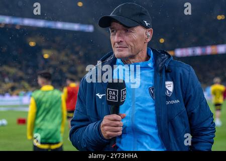 Peter Zeidler (VfL Bochum 1848, Cheftrainer) im DAZN Interview, GER BVB Borussia Dortmund 09 vs. VfL Bochum, Fussball, Bundesliga, Spieltag 5, Saison 2024/2025, 27.09.2024 LE NORMATIVE DFB/DFL VIETANO QUALSIASI USO DI FOTOGRAFIE COME SEQUENZE DI IMMAGINI E/O QUASI-VIDEO, FOTO: EIBNER-PRESSEFOTO/FABIAN FRIESE Foto Stock