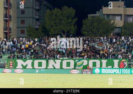 Tifosi di Monopoli durante Monopoli vs Benevento, partita di serie C a Monopoli, Italia, settembre 26 2024 Foto Stock