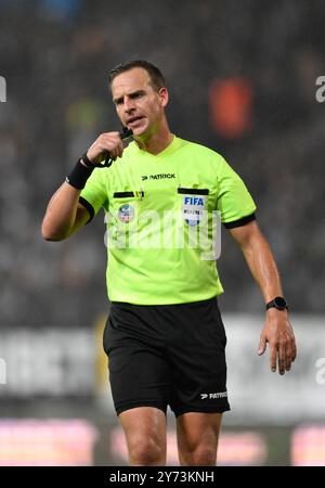 Charleroi, Belgio. 27 settembre 2024. Arbitro Nathan Verboomen nella foto durante una partita di calcio tra lo Sporting Charleroi e il Club Brugge KV, venerdì 27 settembre 2024 a Charleroi, il giorno 9 della stagione 2024-2025 della prima divisione del campionato belga 'Jupiler Pro League'. BELGA FOTO JOHN THYS credito: Belga News Agency/Alamy Live News Foto Stock