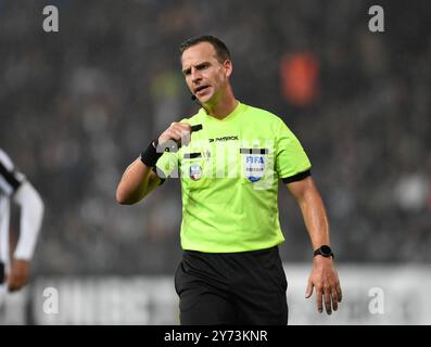 Charleroi, Belgio. 27 settembre 2024. Arbitro Nathan Verboomen nella foto durante una partita di calcio tra lo Sporting Charleroi e il Club Brugge KV, venerdì 27 settembre 2024 a Charleroi, il giorno 9 della stagione 2024-2025 della prima divisione del campionato belga 'Jupiler Pro League'. BELGA FOTO JOHN THYS credito: Belga News Agency/Alamy Live News Foto Stock
