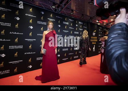 UTRECHT - Isa Hoes sul tappeto rosso durante il Gala del vitello d'Oro della 44a edizione del Netherlands Film Festival (NFF). Durante la serata di chiusura del festival, vengono assegnati i più importanti premi cinematografici dei Paesi Bassi. ANP RAMON VAN FLYMEN netherlands Out - belgio Out Foto Stock