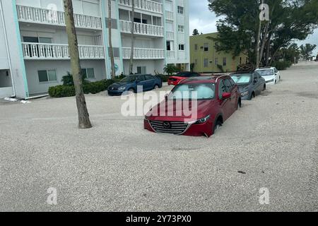 St. Pete Beach, Stati Uniti. 27 settembre 2024. Scene da St. Pete Beach, Florida, venerdì 27 settembre 2024, dopo che l'uragano Helene è approdato in Florida a fine giovedì come tempesta di categoria 4 con venti fino a 140 km/h. Almeno nove persone sono morte, e milioni sono senza potere nel sud-est degli Stati Uniti mentre Helene ha strappato la regione. Foto tramite l'ufficio dello sceriffo della contea di Pinellas/UPI credito: UPI/Alamy Live News Foto Stock