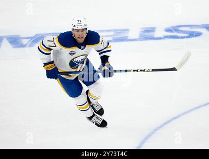 Monaco, Germania. 27 settembre 2024. JJ Peterka (Buffalo Sabres, #77) GER, EHC Red Bull Muenchen gegen Buffalo Sabres, Eishockey, Testspiel, Preseason, Grand Opening SAP Garden, 27.09.2024. Foto: Eibner-Pressefoto/Heike Feiner credito: dpa/Alamy Live News Foto Stock