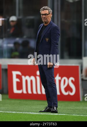 Milano, Italia. 27 settembre 2024. Luca Gotti allenatore della US Lecce guarda durante la partita di serie A A a Giuseppe Meazza, Milano. Il credito per immagini dovrebbe essere: Jonathan Moscrop/Sportimage Credit: Sportimage Ltd/Alamy Live News Foto Stock