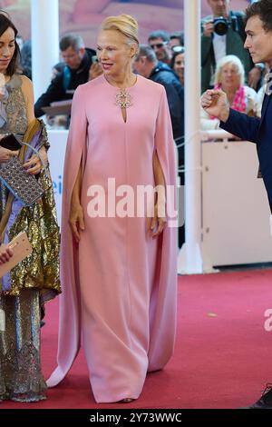 Pamela Anderson partecipa al Red carpet di The Last Show Girl durante il 72° San Sebastian International Film Festival a San Sebastian, Spagna, il 27 settembre 2024. (Foto di COOLMedia/NurPhoto) credito: NurPhoto SRL/Alamy Live News Foto Stock