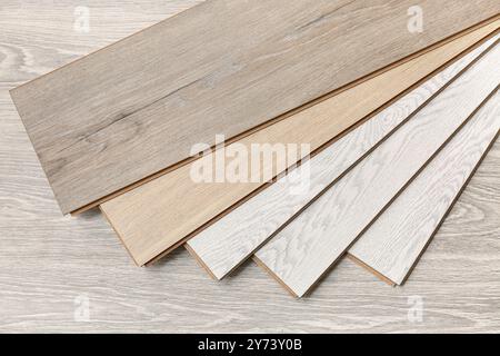 Tavole laminate sul pavimento, primo piano Foto Stock