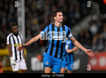 Charleroi, Belgio. 27 settembre 2024. Hans Vanaken del Club festeggia dopo aver segnato durante una partita di calcio tra lo Sporting Charleroi e il Club Brugge KV, venerdì 27 settembre 2024 a Charleroi, il giorno 9 della stagione 2024-2025 della prima divisione del campionato belga 'Jupiler Pro League'. BELGA FOTO JOHN THYS credito: Belga News Agency/Alamy Live News Foto Stock