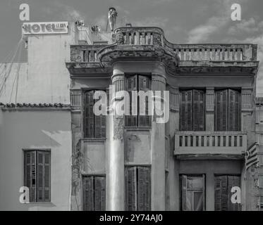 Albion Hotel Athens, 2018. L'Albion Hotel nel centro città: Edificio decadente in stile Liberty ad Atene, Grecia Foto Stock