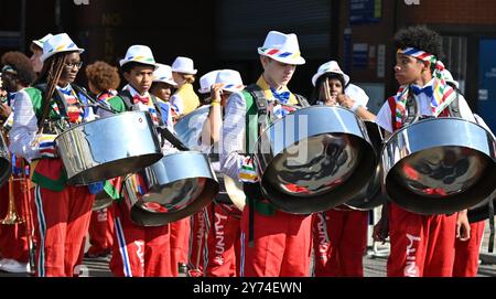 2024 Carnevale di Notting Hill - atmosfera con: Carnevale di Notting Hill dove: Farnham, Regno Unito quando: 27 agosto 2024 credito: WENN Foto Stock