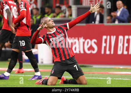 Milano, Italia. 27 settembre 2024. Italia, Milano, 2024 09 27: Alvaro Morata (AC Milan) festeggia con i compagni di squadra il gol di 1-0' a 38' durante la partita di calcio AC Milan vs US Lecce, serie A Tim 2024-2025 giorno 6, Stadio San Siro. Italia, Milano, 2024 09 27 - AC Milan vs US Lecce, Lega calcio serie A Tim 2024-2025, giorno 6 allo stadio San Siro. (Credit Image: © Fabrizio Andrea Bertani/Pacific Press via ZUMA Press Wire) SOLO PER USO EDITORIALE! Non per USO commerciale! Foto Stock