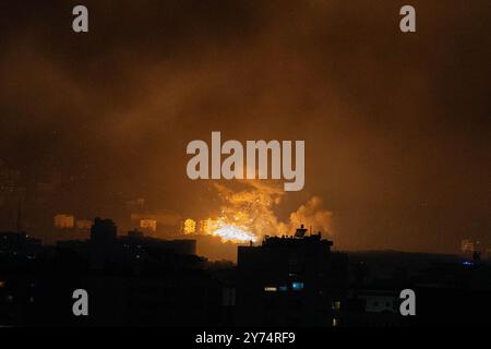 Beirut, Beirut, Libano. 27 settembre 2024. Esplosioni sono state viste fino a tarda notte a Southern Beirut. (Immagine di credito: © Timothy Wolfer/ZUMA Press Wire) SOLO PER USO EDITORIALE! Non per USO commerciale! Foto Stock