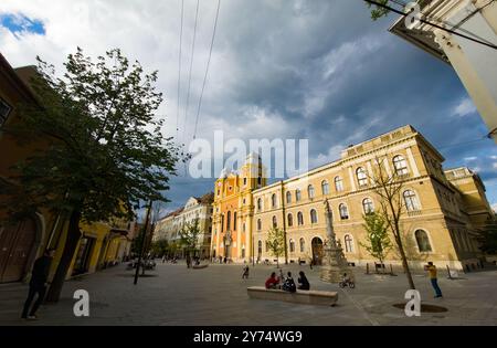 Cluj-Napoca, Romania. 26 apr, 2024: La Chiesa Scolopica, costruita nel 1724, conosciuta anche come la Chiesa gesuita e la Chiesa Universitatii stre Foto Stock