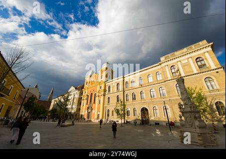 Cluj-Napoca, Romania. 26 apr, 2024: La Chiesa Scolopica, costruita nel 1724, conosciuta anche come la Chiesa gesuita e la Chiesa Universitatii stre Foto Stock