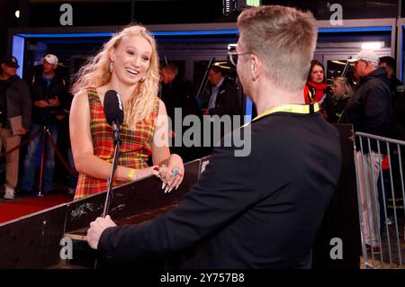 Helena Zengel bei der Premiere des Kinofilms Transamazonia auf dem 32. Filmfest Hamburg 2024 m Cinemaxx Dammtor. Amburgo, 27.09.2024 *** Helena Zengel alla prima del lungometraggio Transamazonia al 32 Filmfest Hamburg 2024 al Cinemaxx Dammtor Hamburg, 27 09 2024 foto:XC.xTamckex/xFuturexImagex transamazonia 4908 Foto Stock