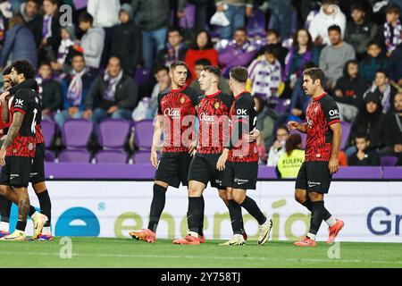 Valladolid, Spagna. 27 settembre 2024. Valery Fernandez (Mallorca) calcio: Valery Fernandez festeggia il gol con i giocatori della squadra durante la partita spagnola "LaLiga EA Sports" tra il Real Valladolid CF 1-2 RCD Mallorca all'Estadio Jose Zorrilla di Valladolid, Spagna. Crediti: Mutsu Kawamori/AFLO/Alamy Live News Foto Stock