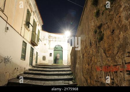 Scalinata per Pedamentina, un borgo storico che collega Vomero con il centro di Napoli Foto Stock