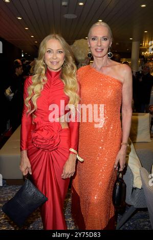 Jenny Elvers und Petra van Bremen beim Jubiläums-Event 30 Jahre RTL Exclusiv an Bord der Mein Schiff 7 im Hamburger Hafen. Amburgo, 27.09.2024 *** Jenny Elvers e Petra van Bremen all'evento anniversario 30 anni di RTL Exclusiv a bordo di Mein Schiff 7 nel porto di Amburgo Amburgo, 27 09 2024 foto:XF.xKernx/xFuturexImagex rtl 4951 Foto Stock